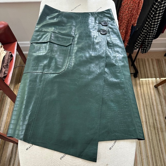 Mijeong Park - Deep Green Crocodile Embossed Faux Leather Skirt - Size L - Picture 7 of 16